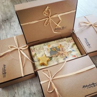 Další novinkou je dárková sada "Všechno nebo nic", která je zabalená v krabičce s lýkovou stuhou a obsahuje všechny...